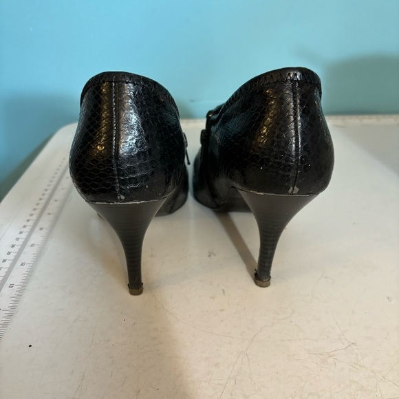 🛍️3/$30 Madeline women’s black reptile skin print stiletto booties in size 10 - Picture 2 of 13